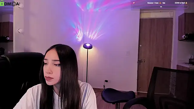 Snapshot of Mikeyvioleta_ chatting on 7, 5, 2026 Mikeyvioleta online show from 7, 5, 2026