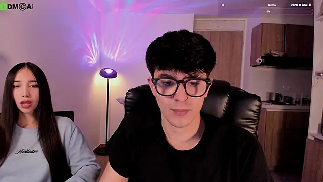 Snapshot of Mikeyvioleta_ chatting on 18, 5, 2026 Mikeyvioleta online show from 18, 5, 2026