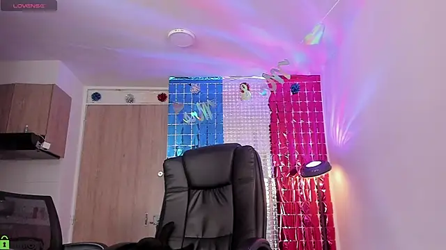 Mikeyvioleta  online show from 31, 7, 2026