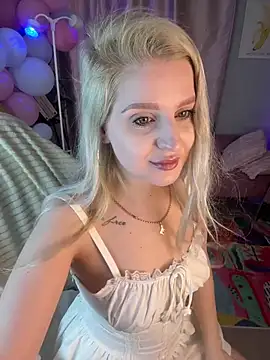 Snapshot of cold_blondie chatting on 19, 6, 2026 cold blondie online show from 19, 6, 2026