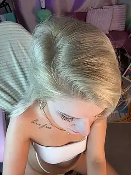 Snapshot of cold_blondie chatting on 17, 7, 2026 cold blondie online show from 17, 7, 2026
