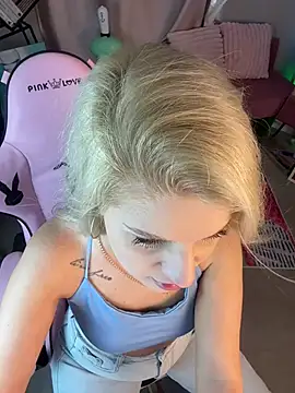 Snapshot of cold_blondie chatting on 25, 7, 2026 cold blondie online show from 25, 7, 2026