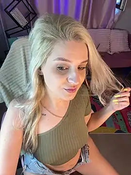 Snapshot of cold_blondie chatting on 31, 7, 2026 cold blondie online show from 31, 7, 2026