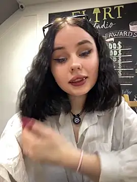 Snapshot of AliceLune chatting on 14, 1, 2026 AliceLune online show from 14, 1, 2026