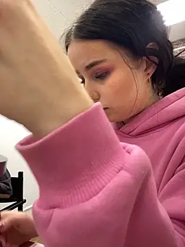 Snapshot of AliceLune chatting on 8, 2, 2026 AliceLune online show from 8, 2, 2026