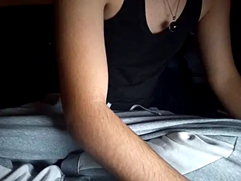 Snapshot of esmermoon chatting on 7, 3, 2026 esmermoon online show from 7, 3, 2026