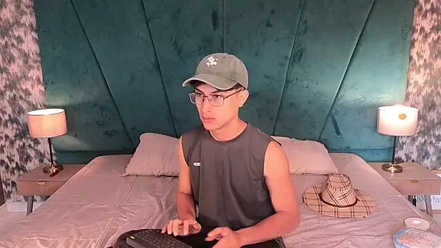 Aaron Eze online show from 5, 4, 2026