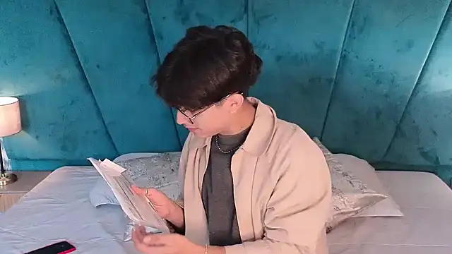 Aaron Eze online show from 24, 4, 2026