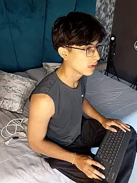 Aaron Eze online show from 25, 4, 2026