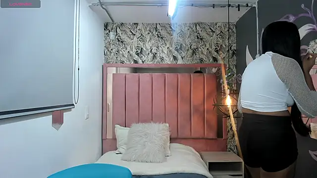 Rachel  Jonees online show from 8, 11, 2025