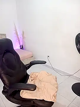 Noah Cherry online show from 2, 11, 2025