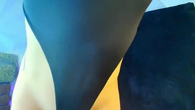 Snapshot of LiliBundy chatting on 25, 10, 2025 LiliBundy online show from 25, 10, 2025