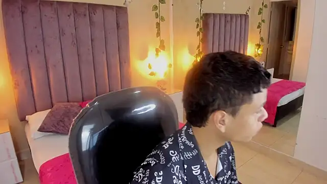 Xavier Fox    online show from 11, 11, 2025