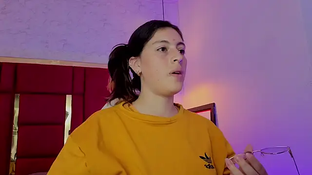 moon winy online show from 24, 4, 2026