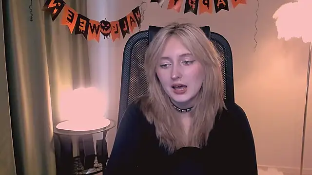 ScarlettScril online show from 5, 11, 2025