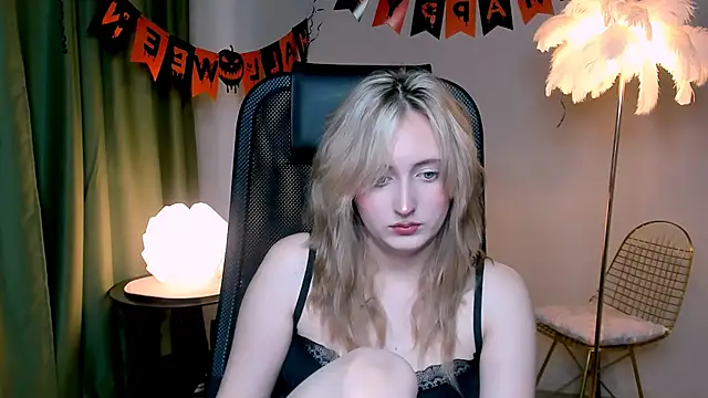 ScarlettScril online show from 9, 11, 2025