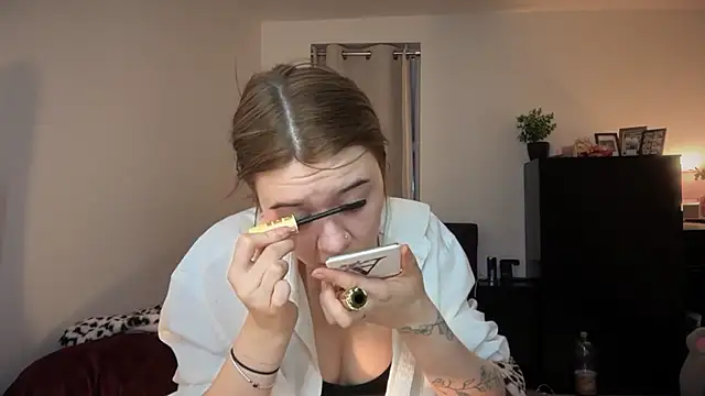 YasmineLace online show from 28, 11, 2025