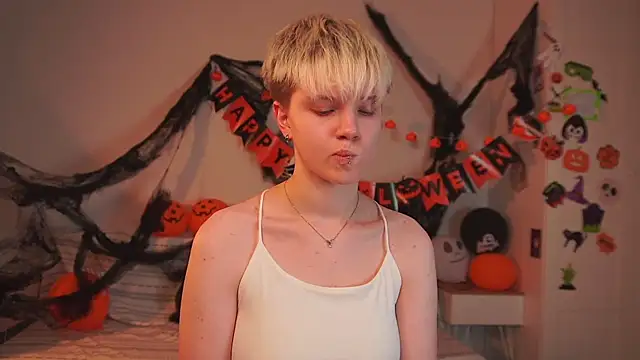 Snapshot of puffimini chatting on 4, 11, 2025 puffimini online show from 4, 11, 2025