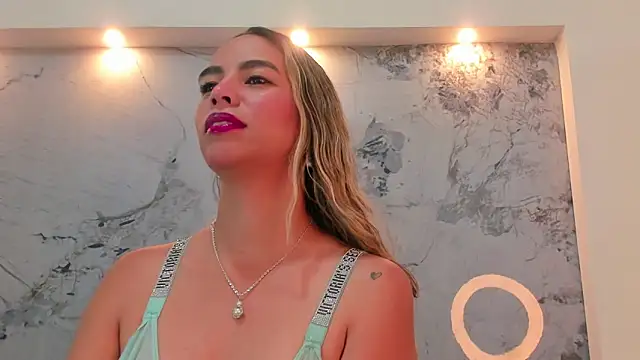 Karina chastillo online show from 19, 4, 2026