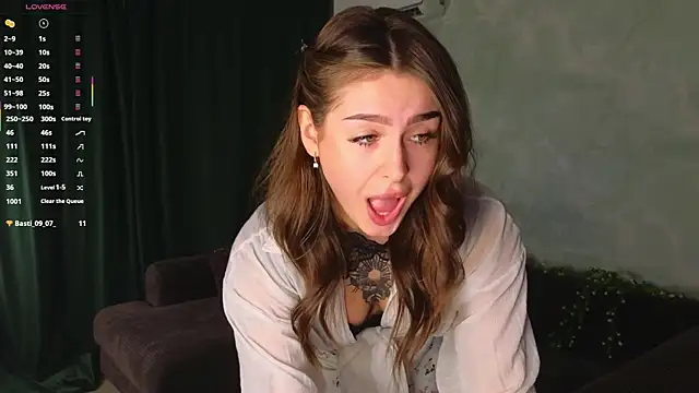 Snapshot of TinyMollys chatting on 29, 10, 2025 TinyMollys online show from 29, 10, 2025