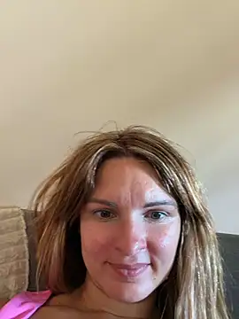 kinkysarahx online show from 19, 6, 2026