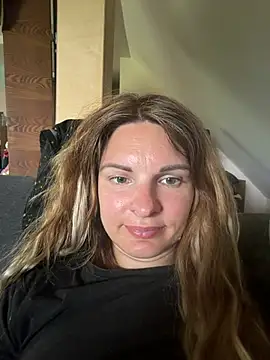 kinkysarahx online show from 21, 6, 2026