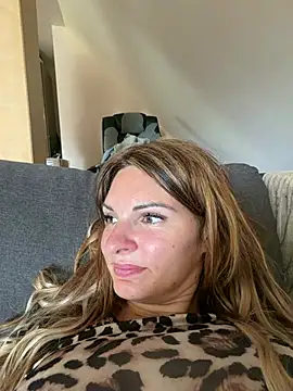 kinkysarahx online show from 12, 7, 2026