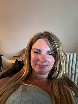 kinkysarahx online show from 26, 7, 2026