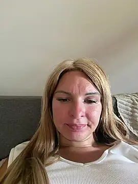 kinkysarahx online show from 28, 7, 2026