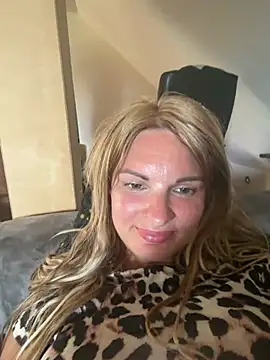 kinkysarahx online show from 31, 7, 2026
