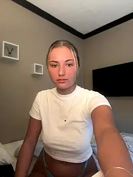 Snapshot of LaceyMilliexoxo chatting on 20, 10, 2025 LaceyMilliexoxo online show from 20, 10, 2025