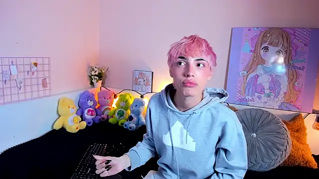 Strawberry Kitty  online show from 19, 10, 2025