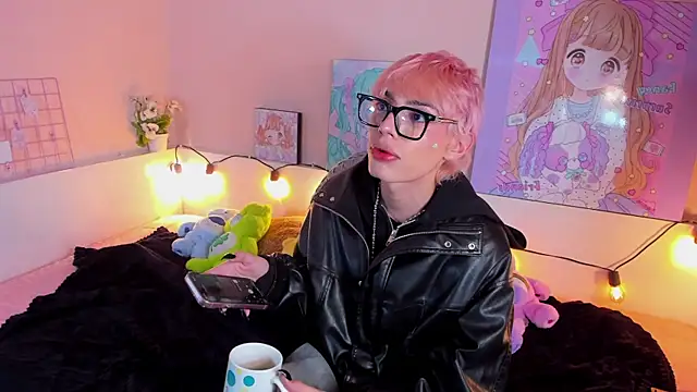 Strawberry Kitty  online show from 25, 10, 2025