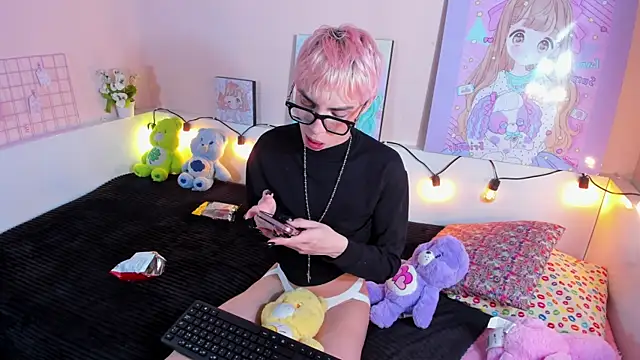 Strawberry Kitty  online show from 15, 11, 2025