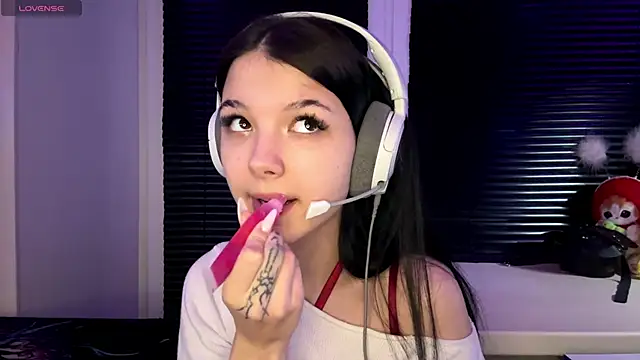 Snapshot of HanaMantanaDell chatting on 27, 11, 2025 HanaMantanaDell online show from 27, 11, 2025