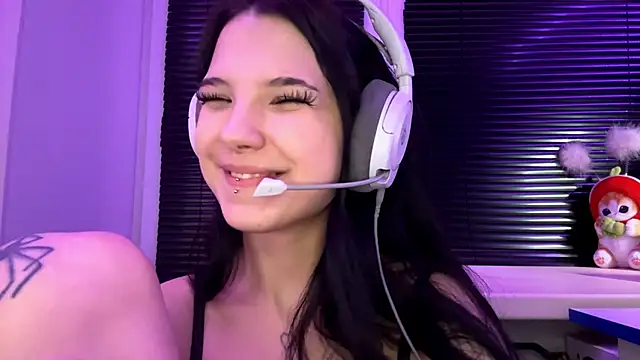 Snapshot of HanaMantanaDell chatting on 13, 12, 2025 HanaMantanaDell online show from 13, 12, 2025