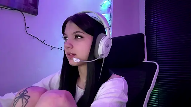 Snapshot of HanaMantanaDell chatting on 7, 2, 2026 HanaMantanaDell online show from 7, 2, 2026