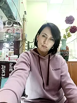 Snapshot of Luna_7777 chatting on 4, 11, 2025 Luna 7777 online show from 4, 11, 2025