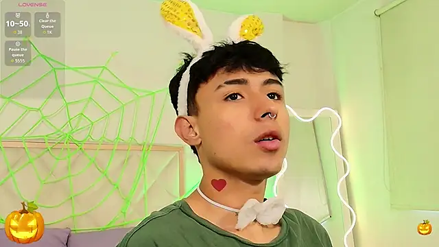 AZIEL TAY online show from 31, 10, 2025