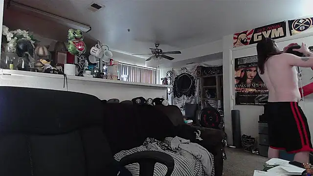 biggerisbetter12 online show from 23, 4, 2026