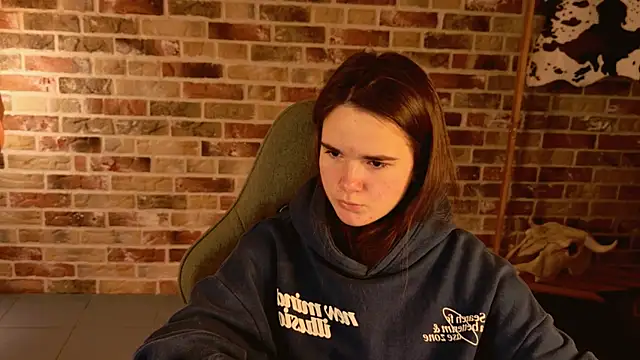 Snapshot of May_Bloom chatting on 21, 11, 2025 May Bloom online show from 21, 11, 2025