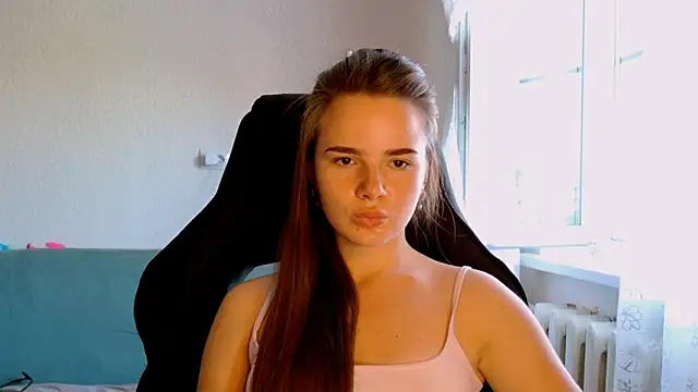 Snapshot of May_Bloom chatting on 8, 6, 2026 May Bloom online show from 8, 6, 2026