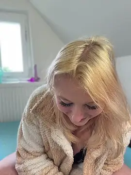 Onlymiasophie online show from 27, 4, 2026