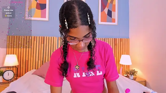 AuroraPinkk online show from 19, 12, 2025