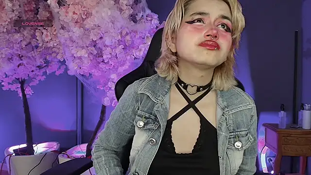 Snapshot of Navier__ chatting on 24, 10, 2025 Navier online show from 24, 10, 2025