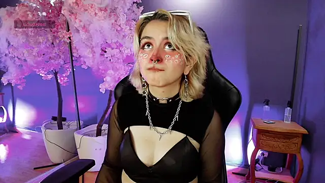 Snapshot of Navier__ chatting on 4, 11, 2025 Navier online show from 4, 11, 2025