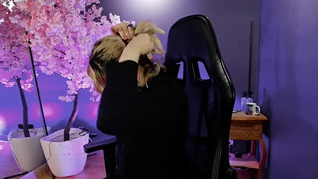 Snapshot of Navier__ chatting on 5, 11, 2025 Navier online show from 5, 11, 2025