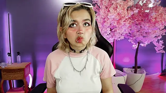 Snapshot of Navier__ chatting on 6, 11, 2025 Navier online show from 6, 11, 2025