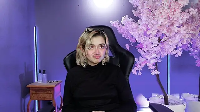 Snapshot of Navier__ chatting on 11, 11, 2025 Navier online show from 11, 11, 2025