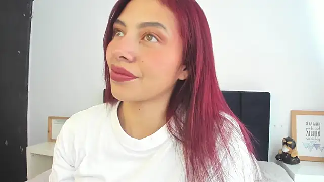 Snapshot of melanie_roux__ chatting on 24, 7, 2026 melanie roux online show from 24, 7, 2026